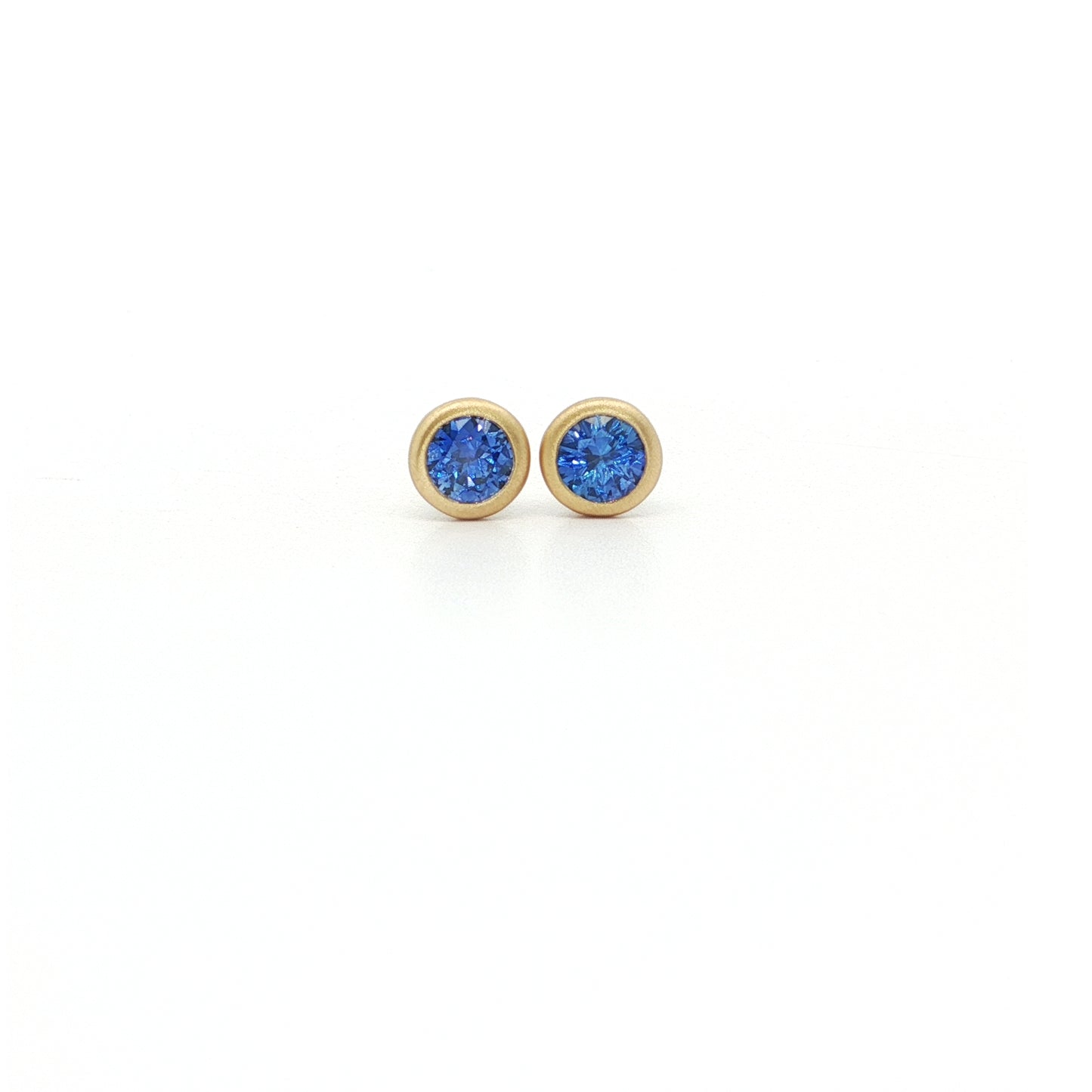 Blue Sapphire Round Bezel Earring 0.45ct 18K Yellow Gold