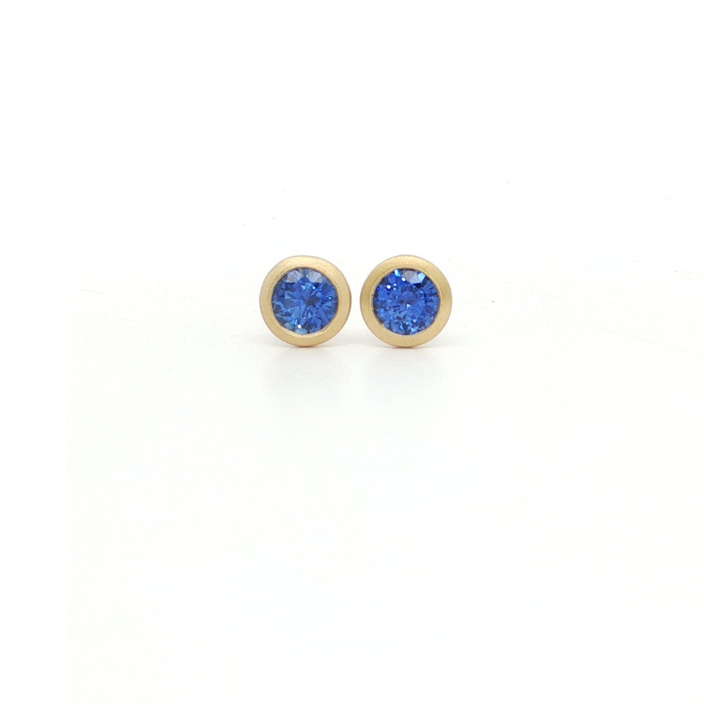 Blue Sapphire Round Bezel Earring 0.62ct 18K Yellow Gold