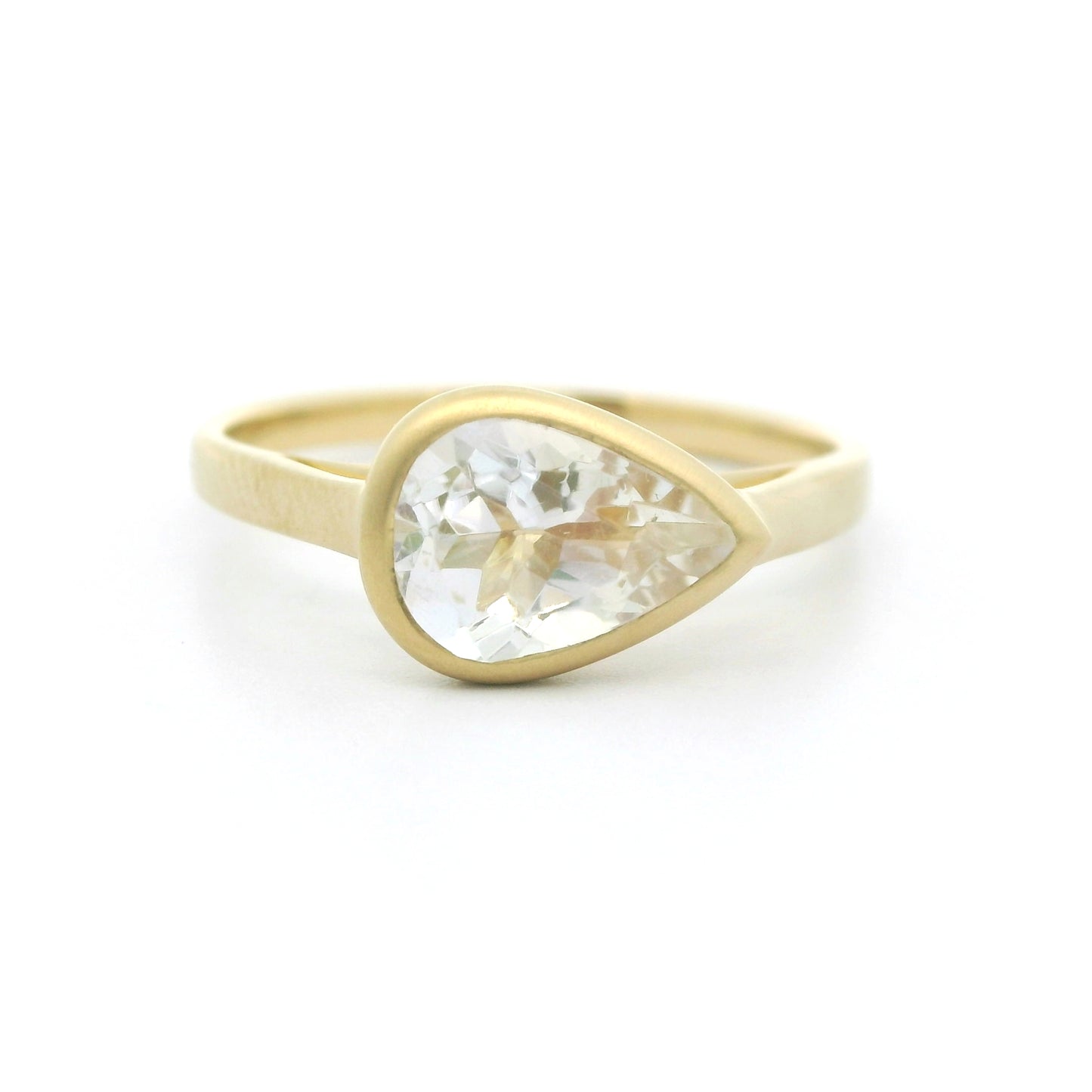 Moonstone Pear Shape Bezel Ring 1.08ct 18K Yellow Gold Size 7