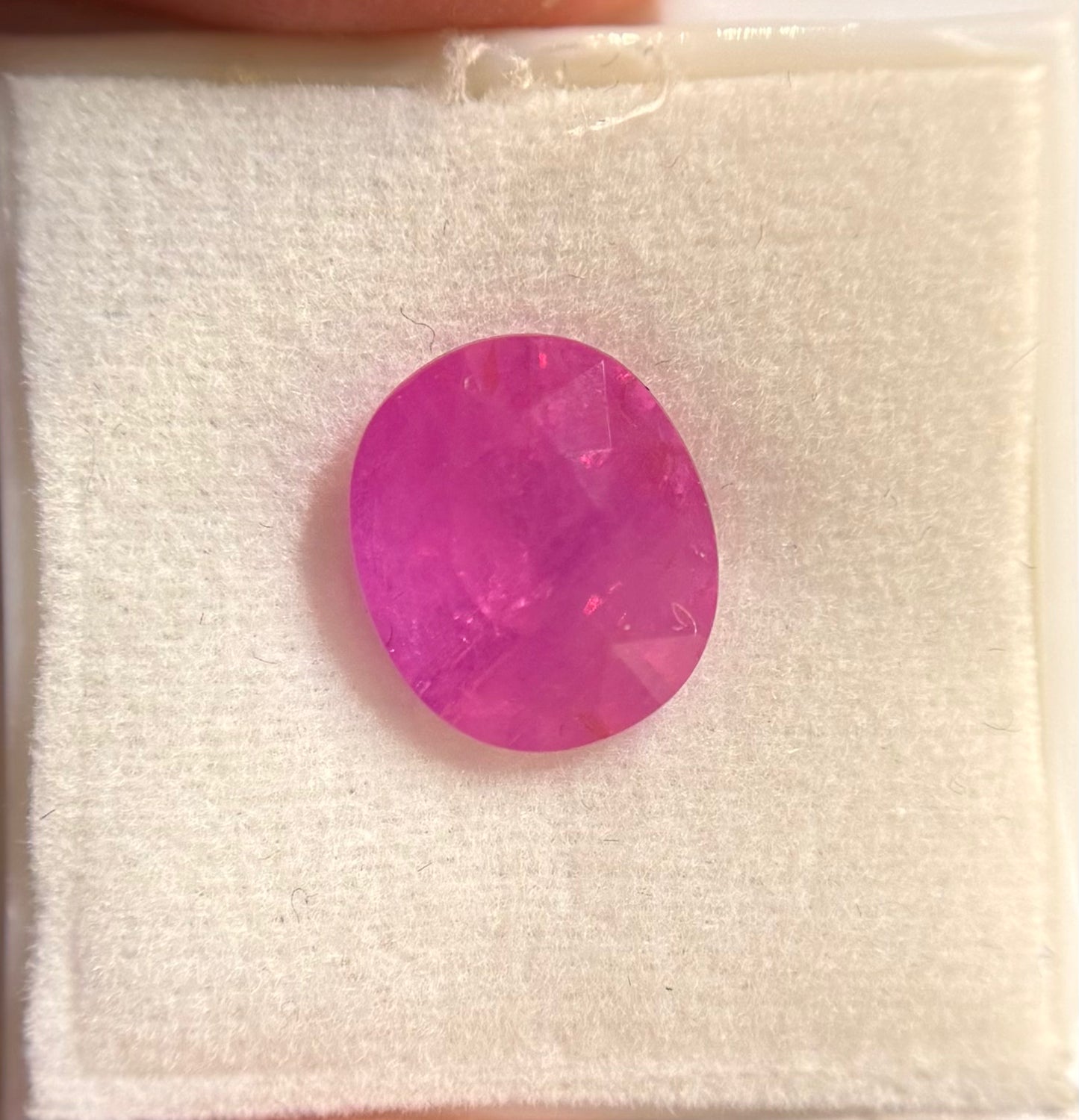 Vietnamese Pink Sapphire Oval 4.02ct (N) 10.1x8.6mm 950pct