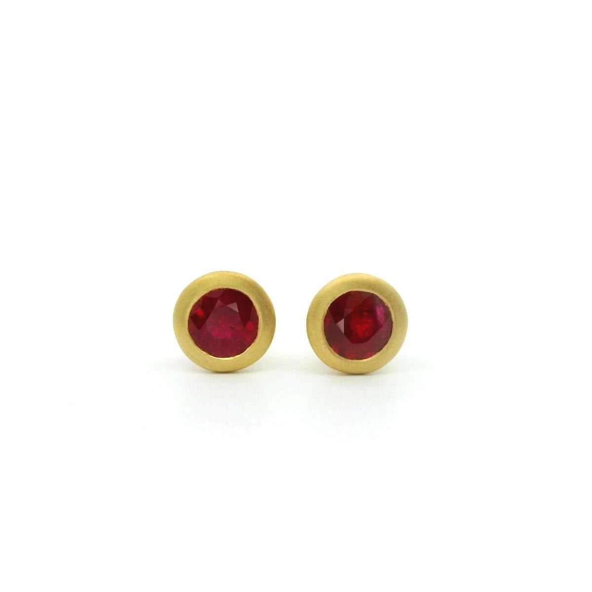 Ruby Round Bezel Earring 0.67ct 18K Yellow Gold