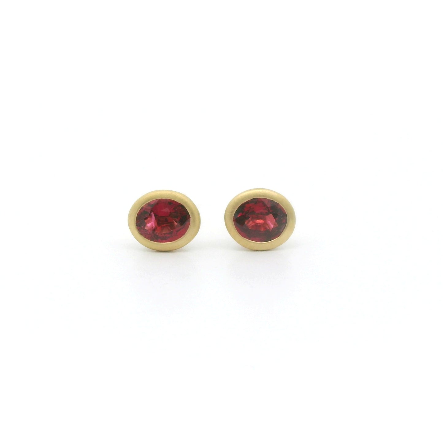 Red Spinel Oval Bezel Earring 0.58ct 18K Yellow Gold
