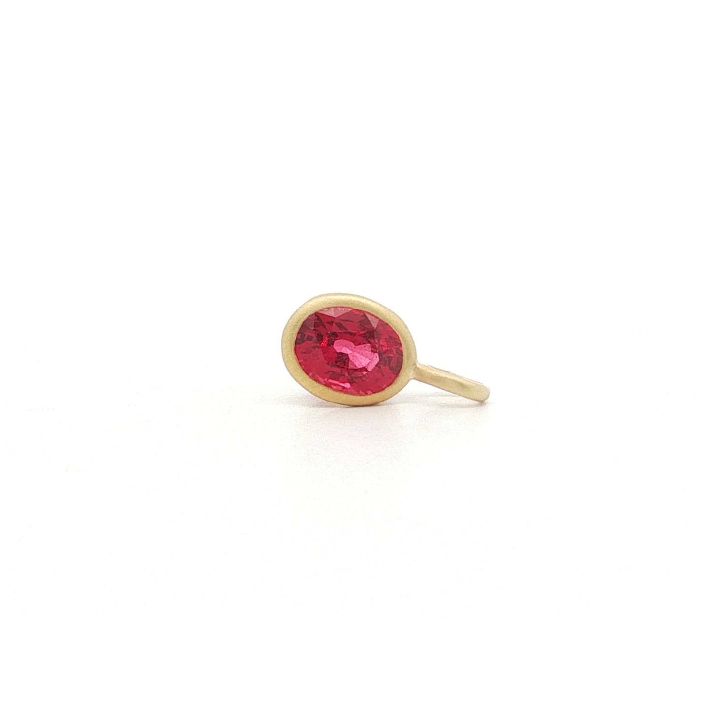 Red Spinel Oval Bezel Pendant 1.05ct 18K Yellow Gold
