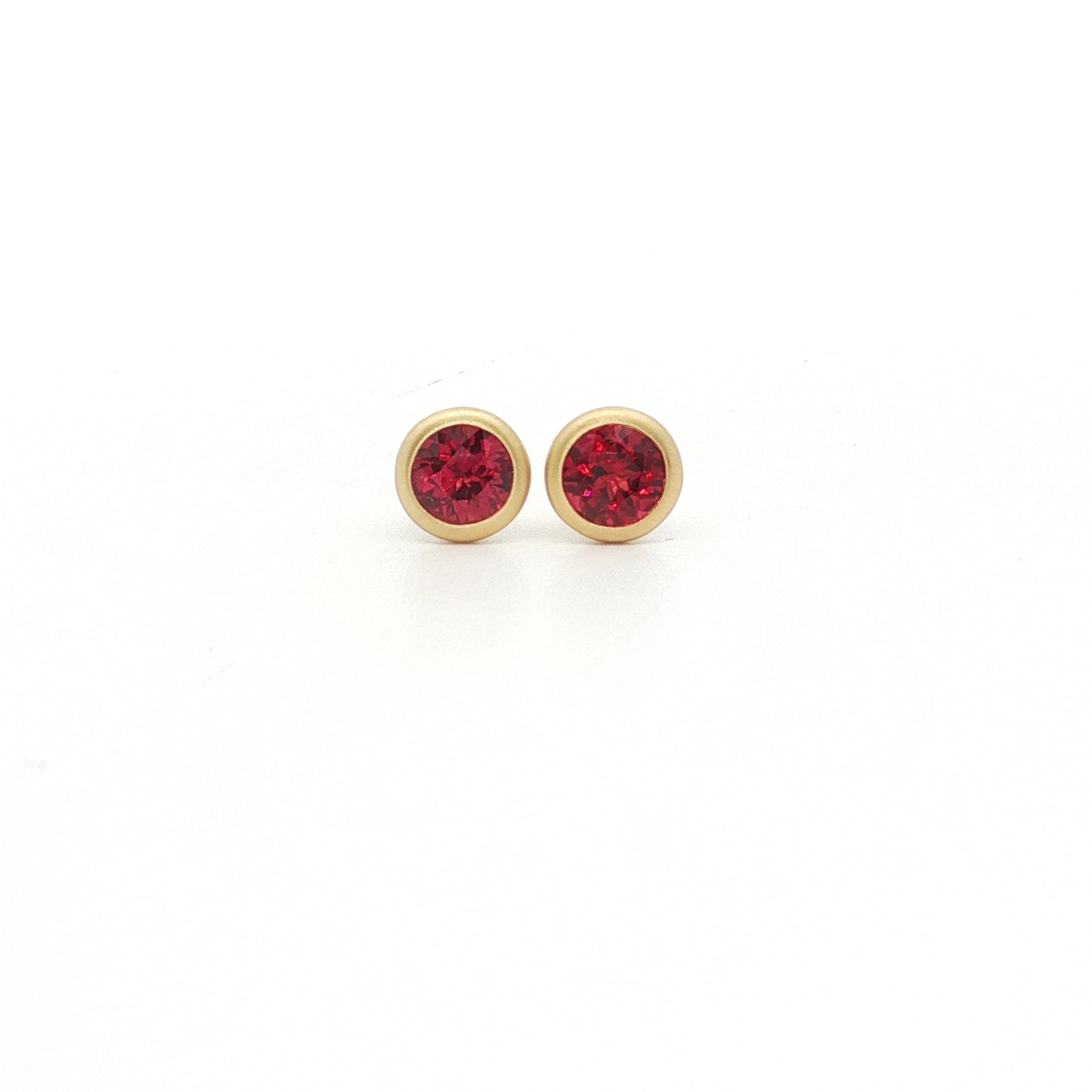 Red Spinel Round Bezel Earring 0.70ct 18K Yellow Gold (2)