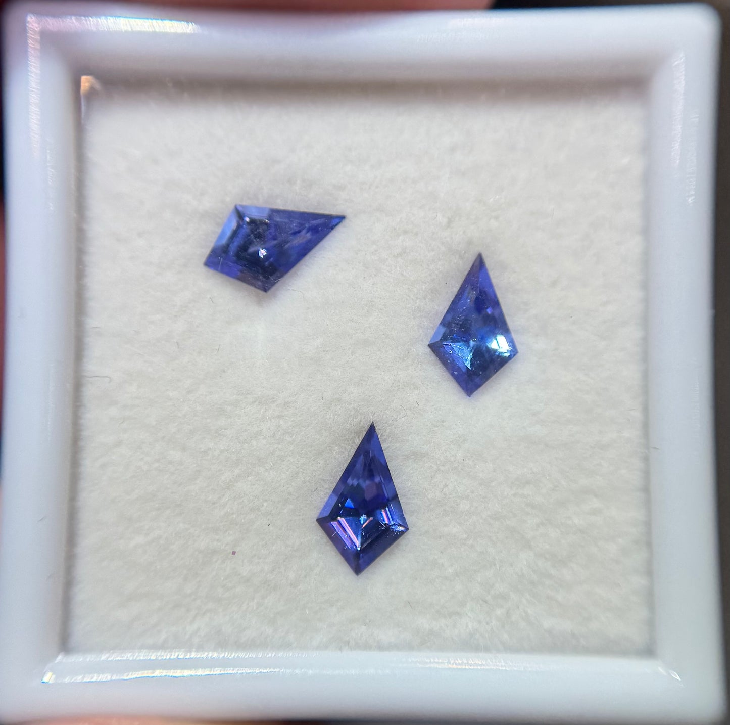 Tanzanite Kite Suite 2.12ct (H) 9.1x5.5mm 450pct
