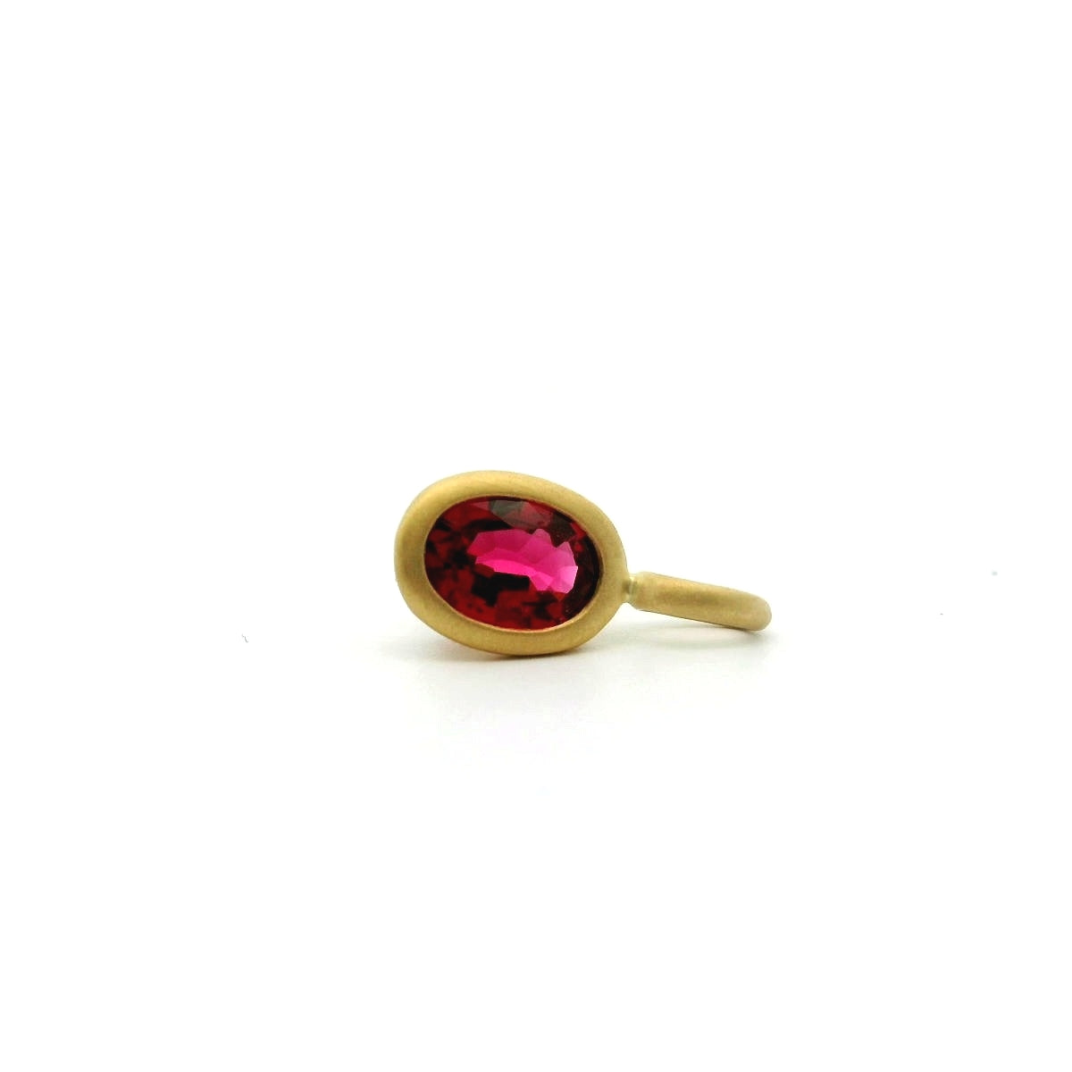 Red Spinel Oval Bezel Pendant 0.44ct 18Y