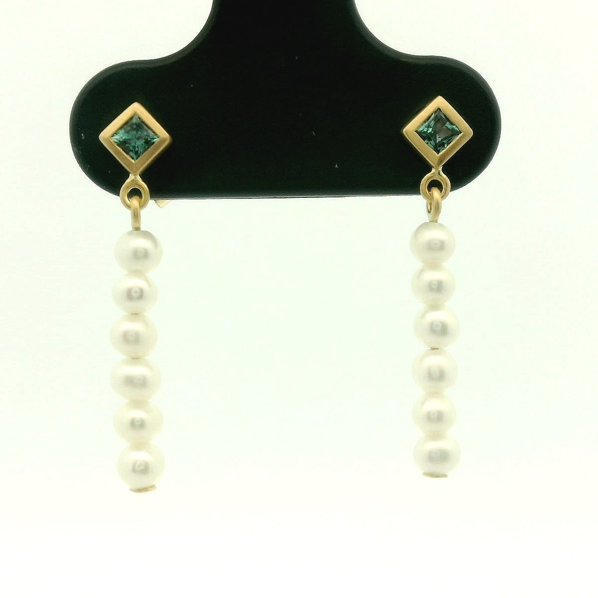 Alexandrite/Pearl Dangle Earring 1.55/0.13ct 18K Yellow Gold