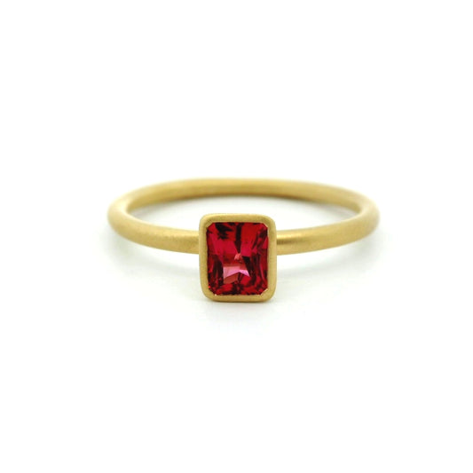 RED SP RAD YUM RI 0.54CT 18KY SZ6.5 KC9730