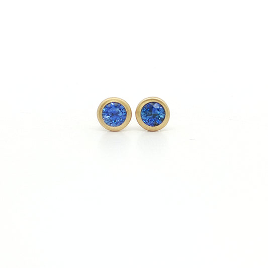 Blue Sapphire Round Bezel Earring 0.57ct 18K Yellow Gold (3)
