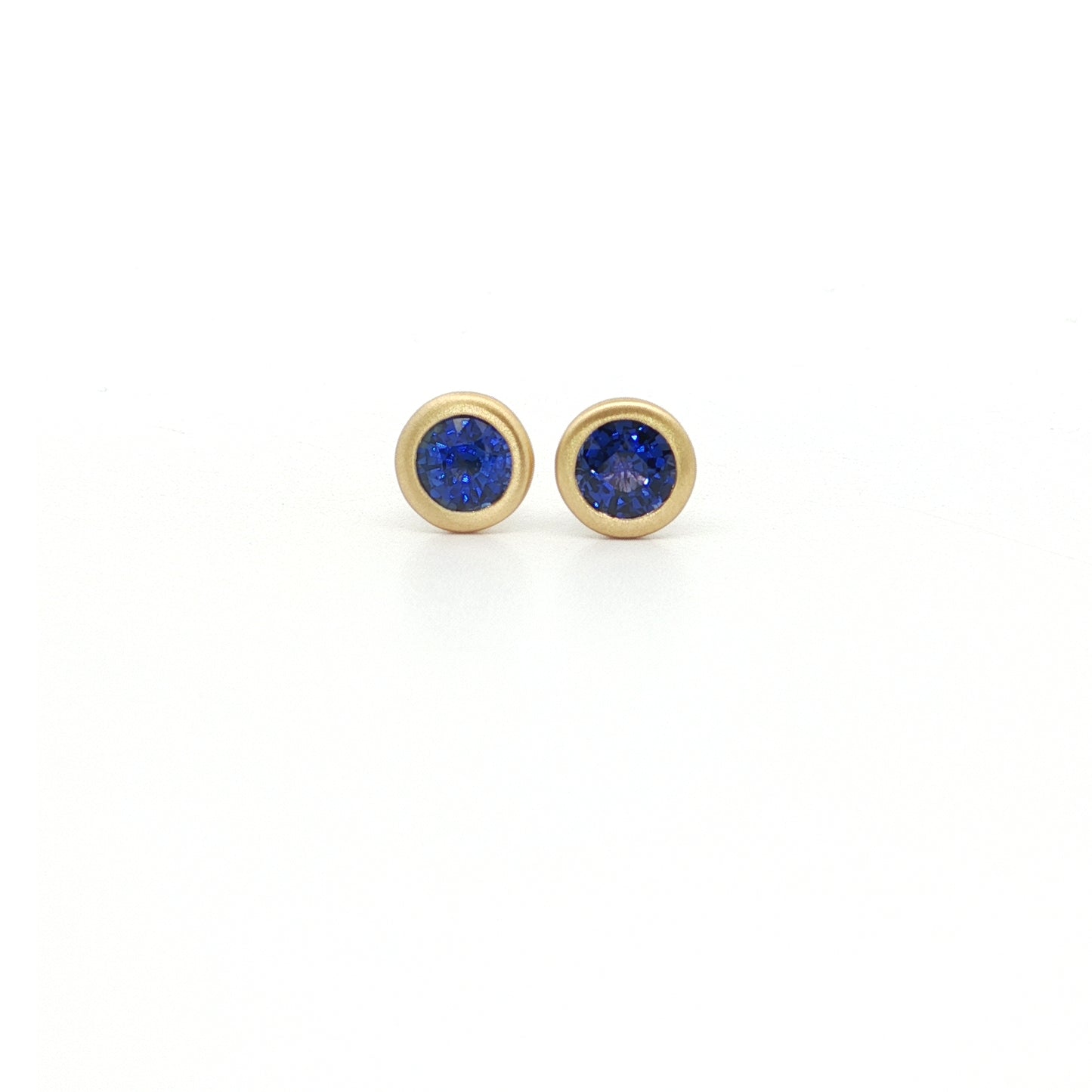Blue Sapphire Round Bezel Earring 0.67ct 18K Yellow Gold (2)