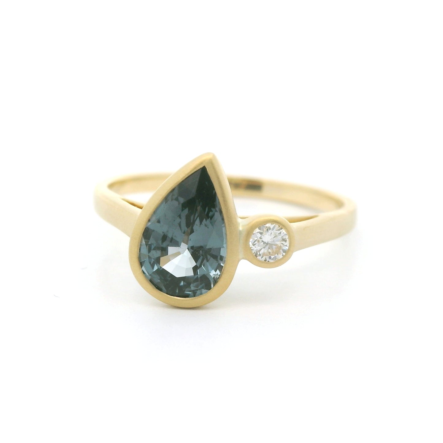 Grey Spinel/Diamond Pear Shape 2 Stone Ring 1.20/0.08ct 18K Yellow Gold Size 7