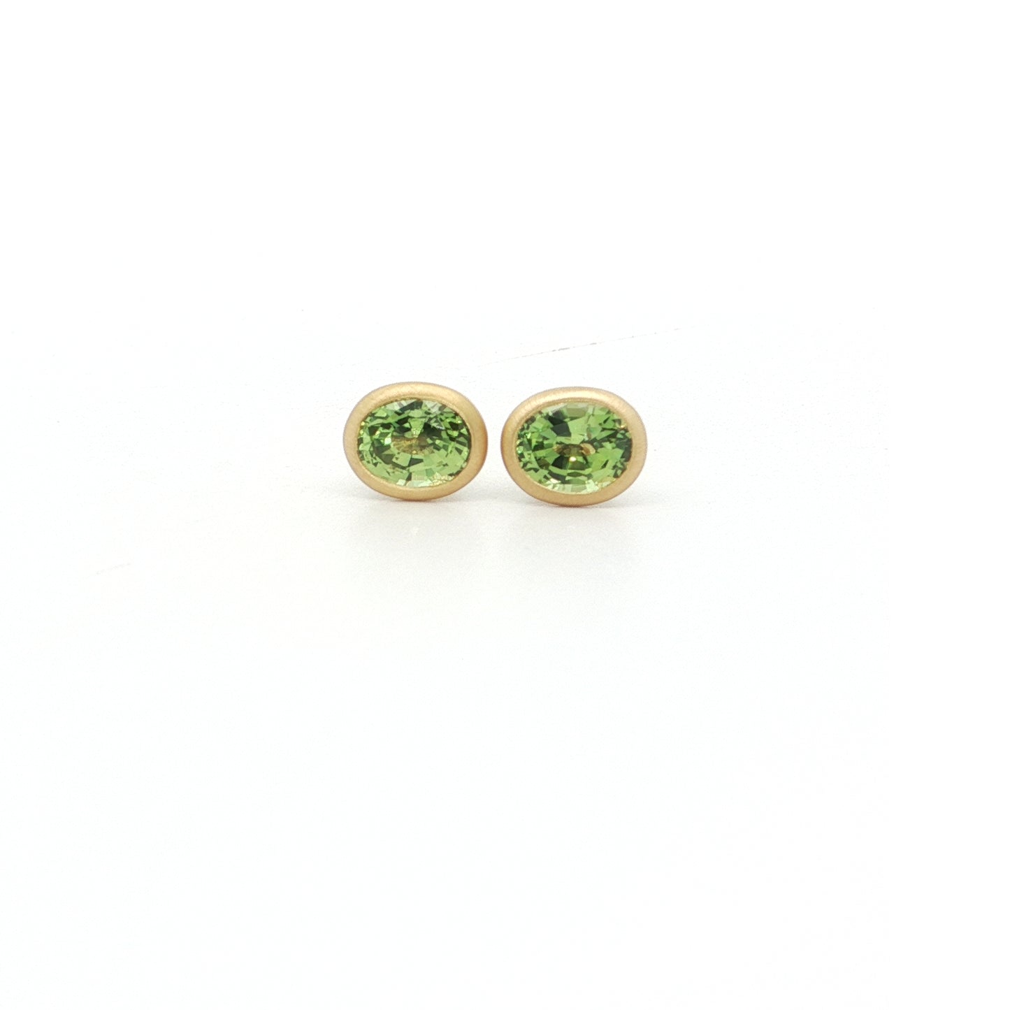 Green Sapphire Oval Bezel Earring 1.00ct 18K Yellow Gold (3)