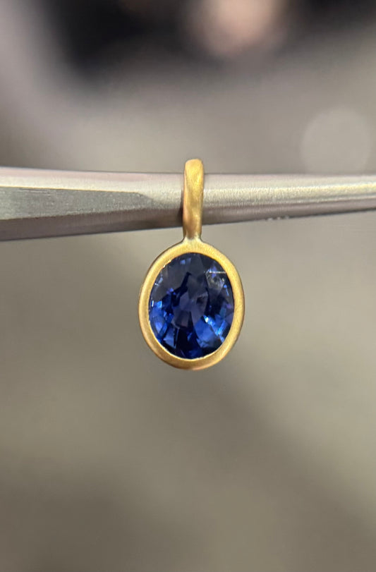 Blue Sapphire Oval Bezel Pendant 1.02ct 18K Yellow Gold