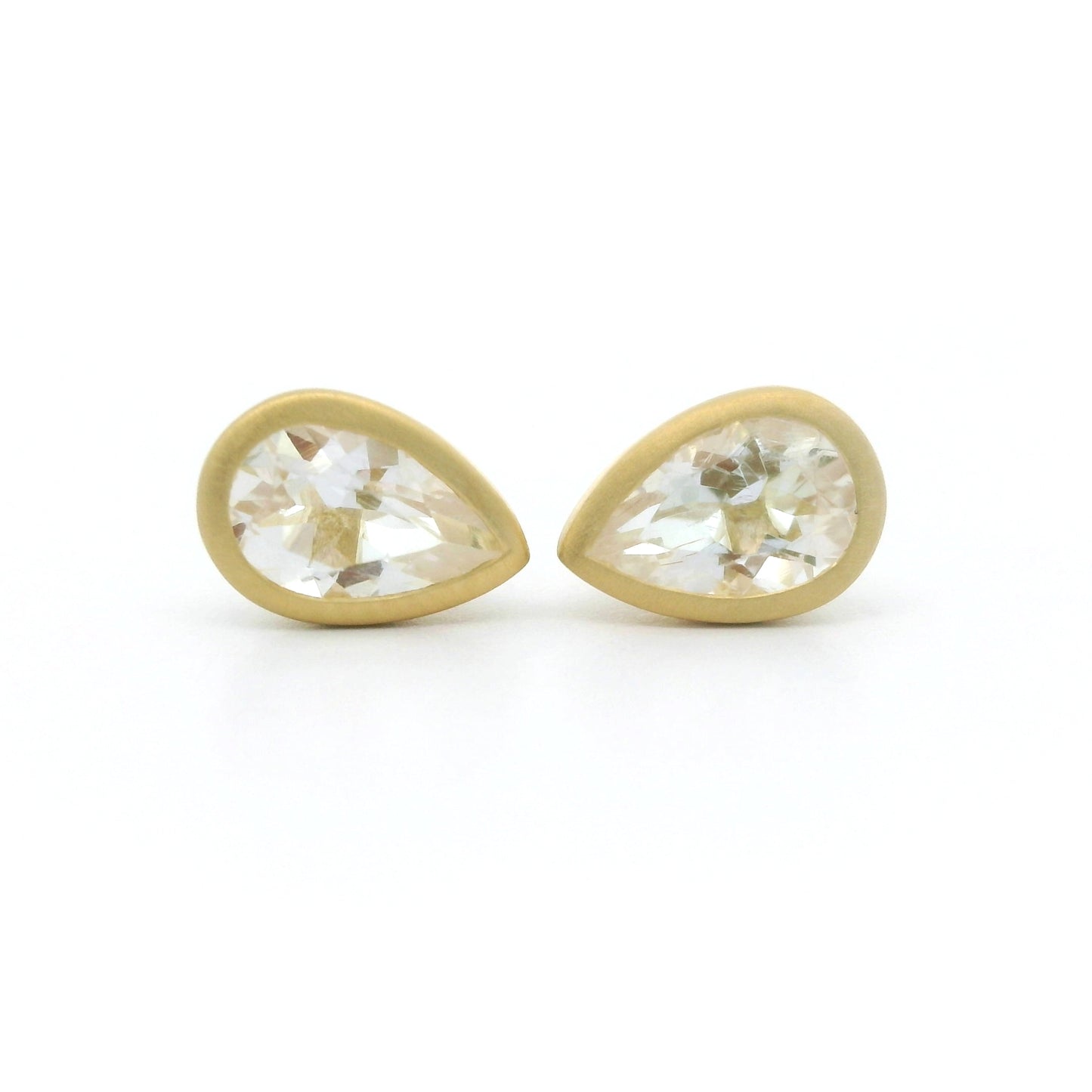 Moonstone Pear Shape Bezel Earring 1.00ct 18K Yellow Gold