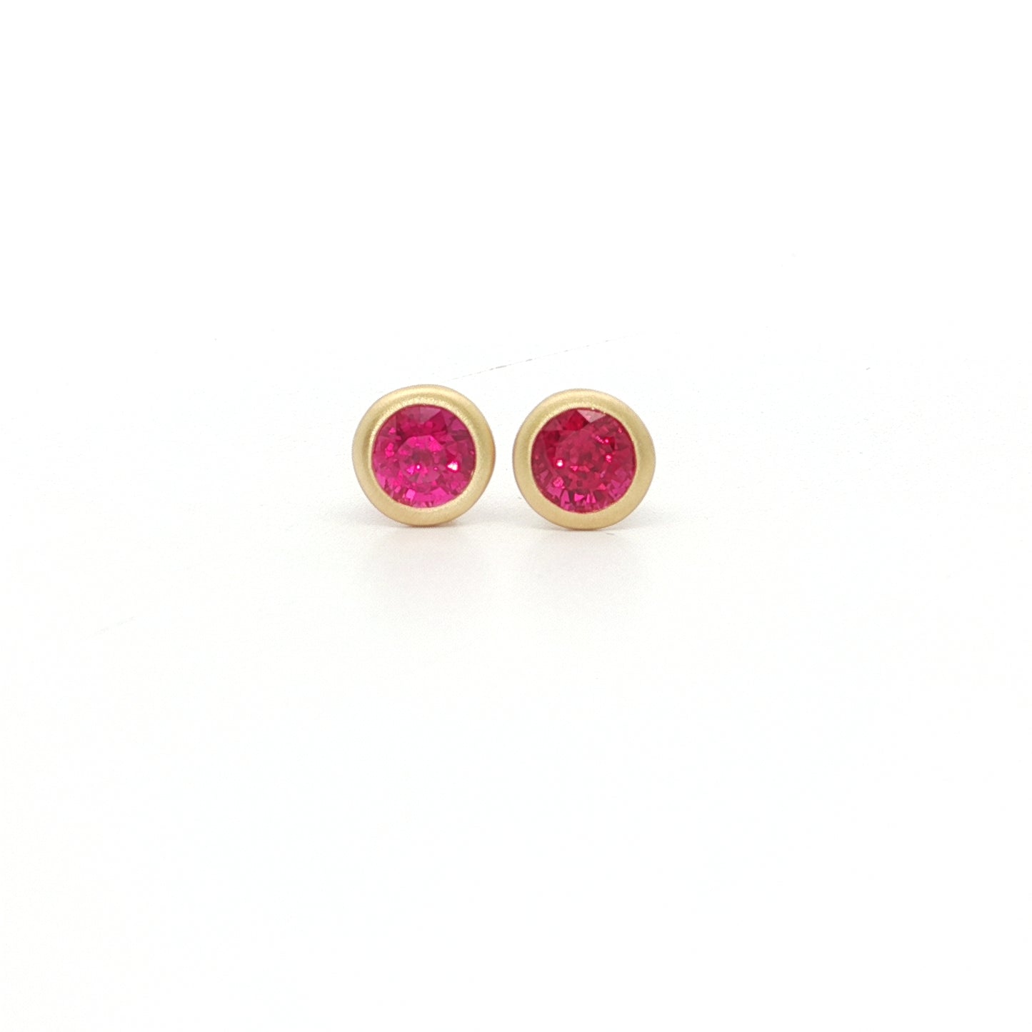 Ruby Round Bezel Earring 1.01ct 18K Yellow Gold (2)
