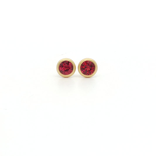 Red Spinel Round Bezel Earring 0.70ct 18K Yellow Gold (2)