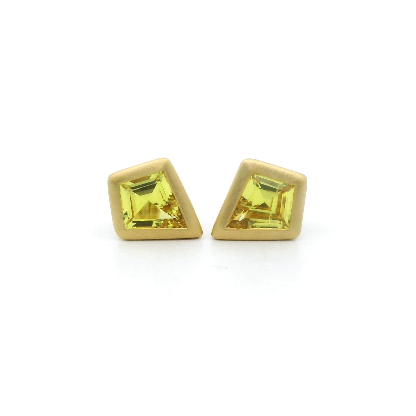 Yellow Sapphire Kite Bezel Earring 0.57ct 18K Yellow Gold