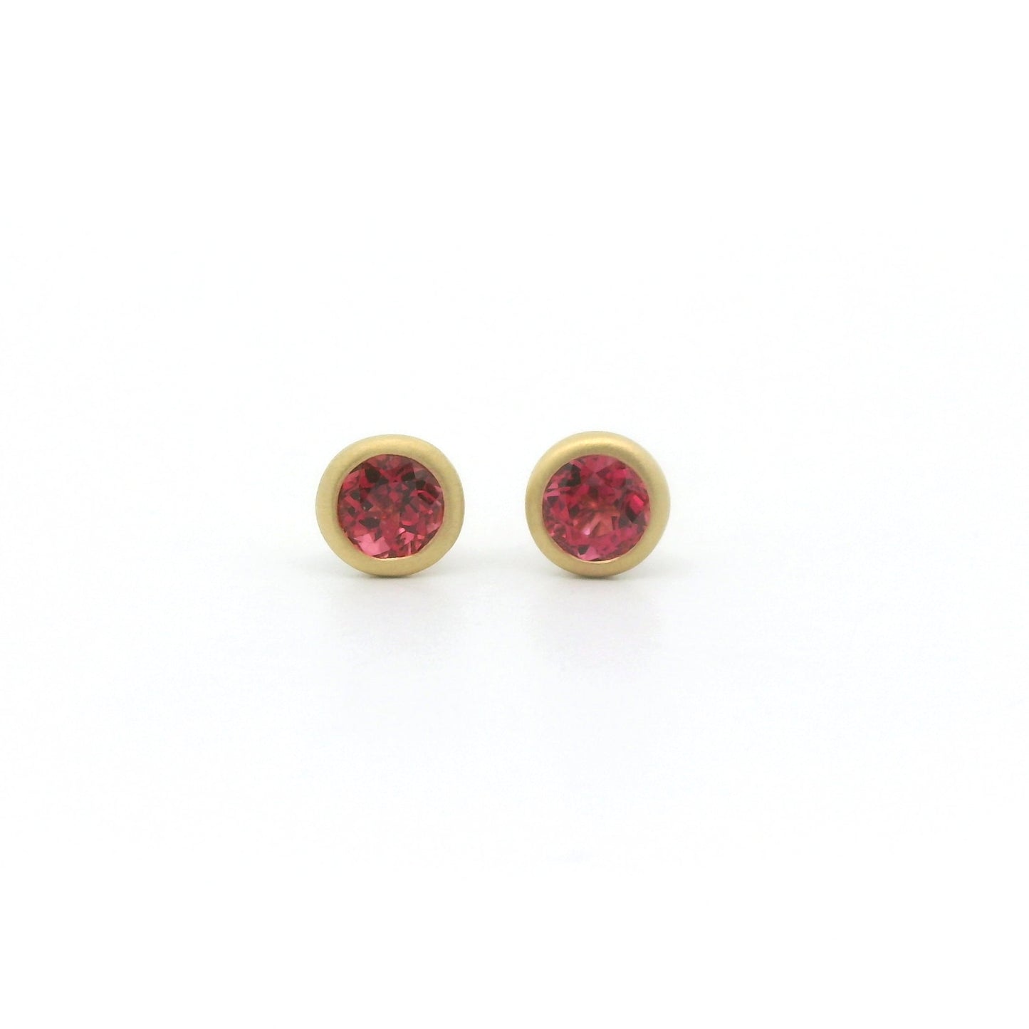 Red Spinel Round Bezel Earring 0.56ct 18K Yellow Gold
