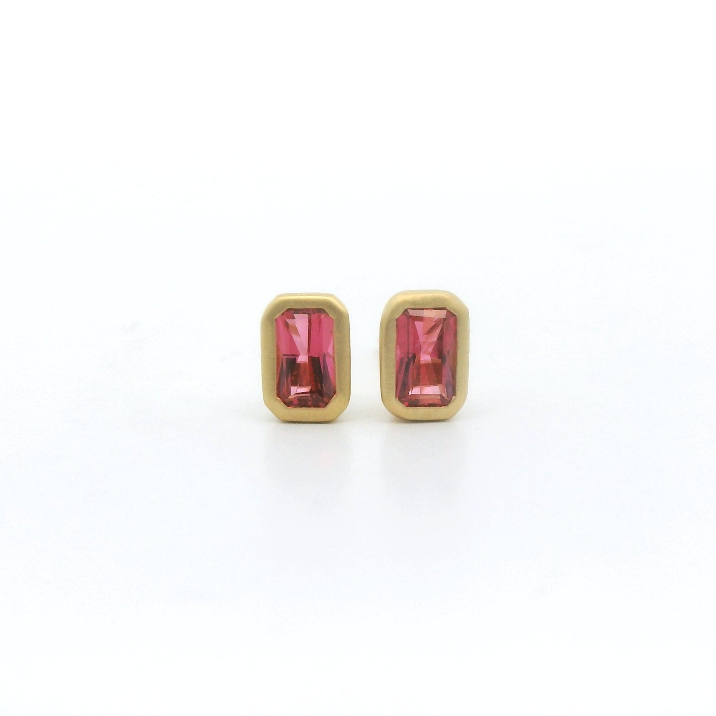Pink Spinel Radiant Bezel Earring 0.59ct 18K Yellow Gold