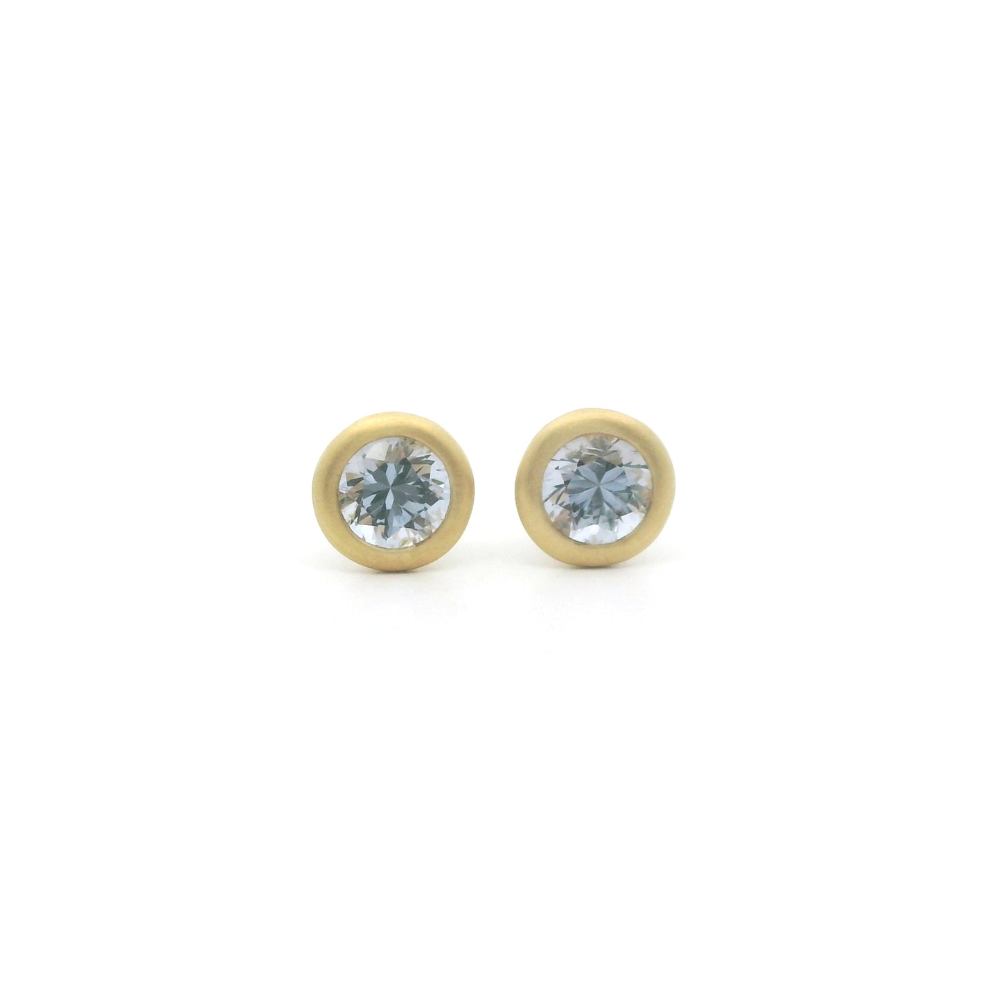 Grey Spinel Round Bezel Earring 0.66ct 18K Yellow Gold