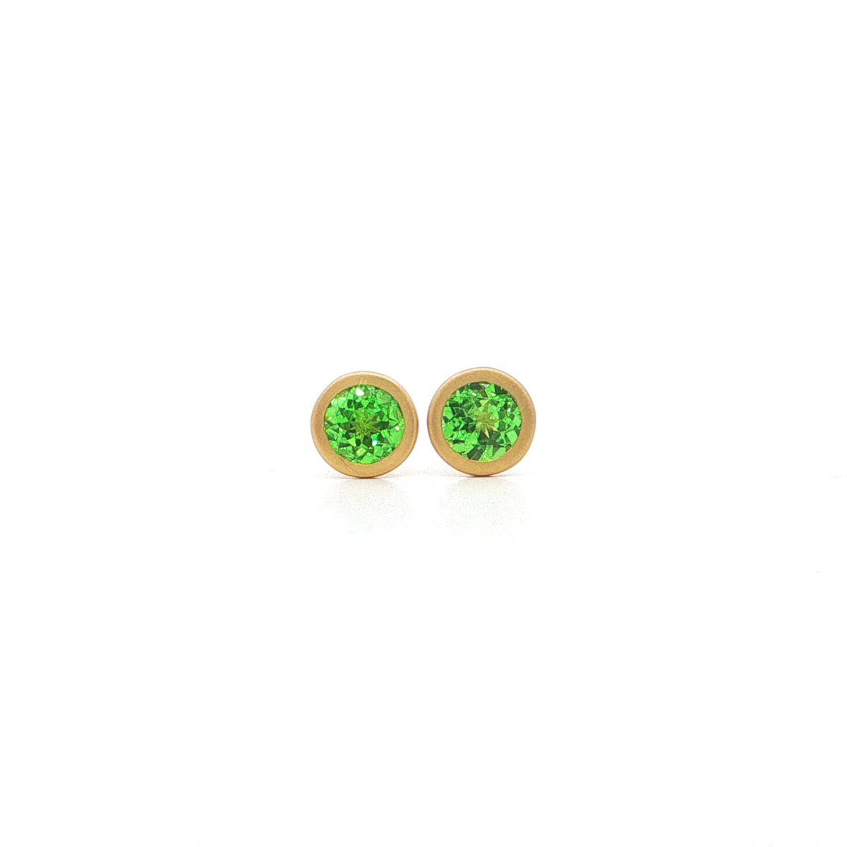 Tsavorite Garnet Round Bezel Earring 0.67ct 18K Yellow Gold