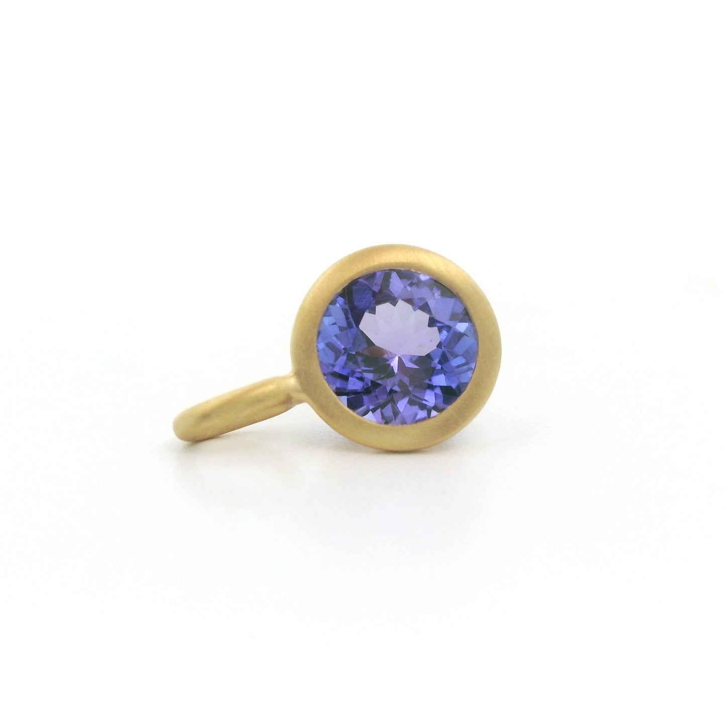 Tanzanite Round Bezel Pendant 0.78ct 18K Yellow Gold (2)