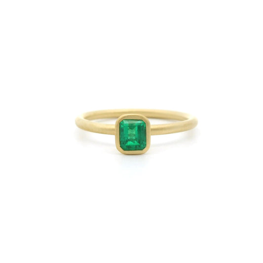 EM EC YUM RI 0.38CT 18KY SZ6.5 KC9730