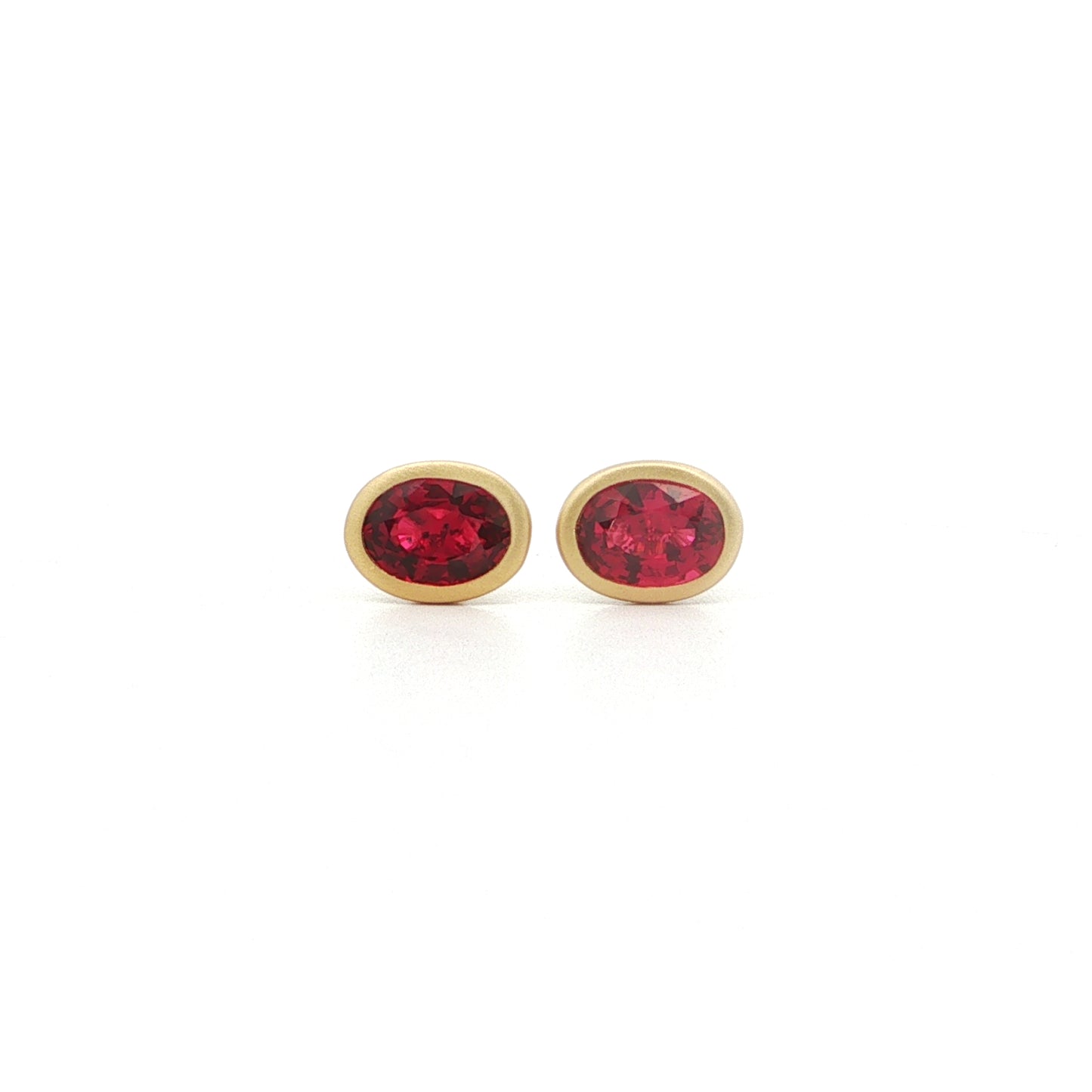 Red Spinel Oval Bezel Earring 1.02ct 18K Yellow Gold