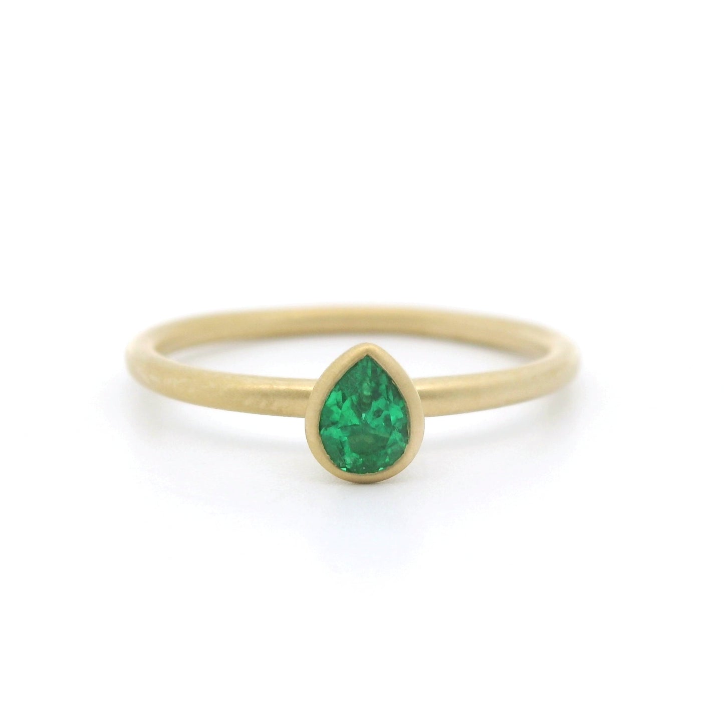 Emerald Pear Shape Yumdrop Ring 0.22ct 18K Yellow Gold Size 7
